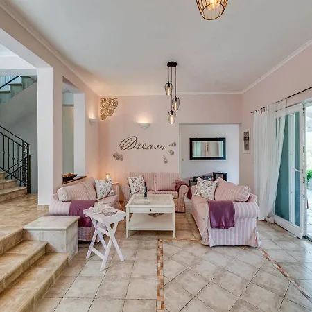 Angela Villa Lastovo