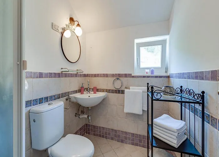 Angela Villa Lastovo